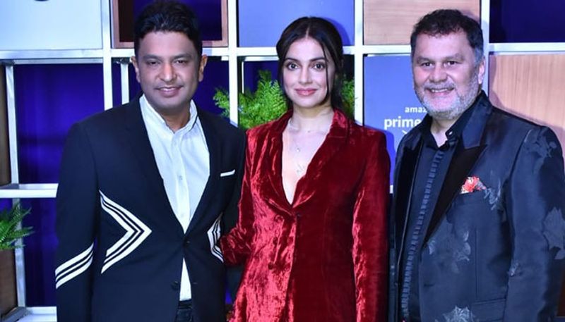 বৃহস্পতিবার আমাজনের ব্লু কার্পেট ইভেন্টে বলিউডের বিশেষ আমন্ত্রণ। সেই উপলক্ষ্যেই অনুষ্ঠানে হাজির ছিলেন সকলেই।