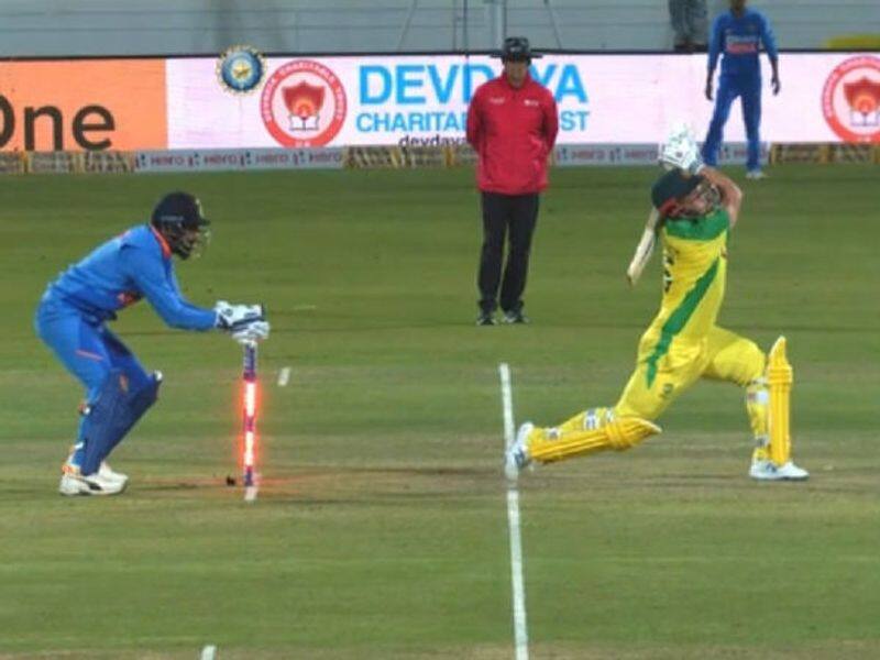 aaron finch controversial stumping video