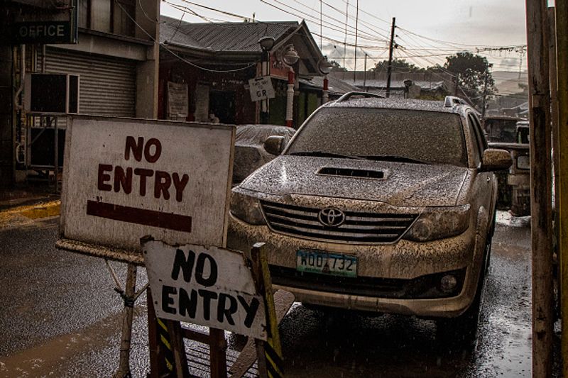 philippines taal vlovano eruptions photo story