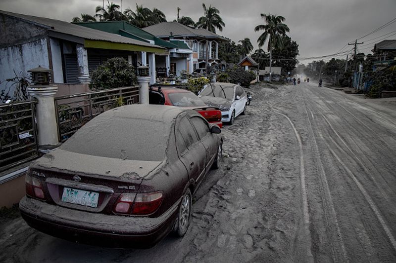 philippines taal vlovano eruptions photo story