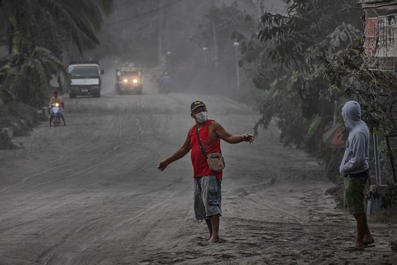 philippines taal vlovano eruptions photo story