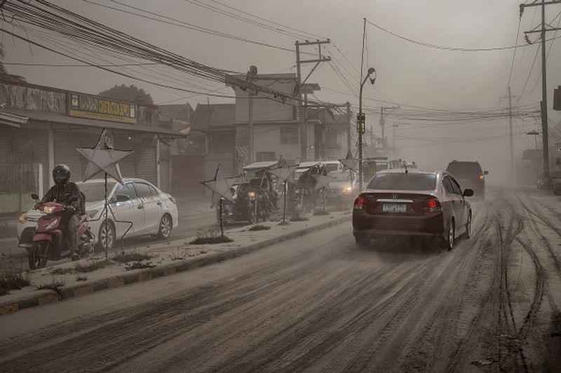 philippines taal vlovano eruptions photo story