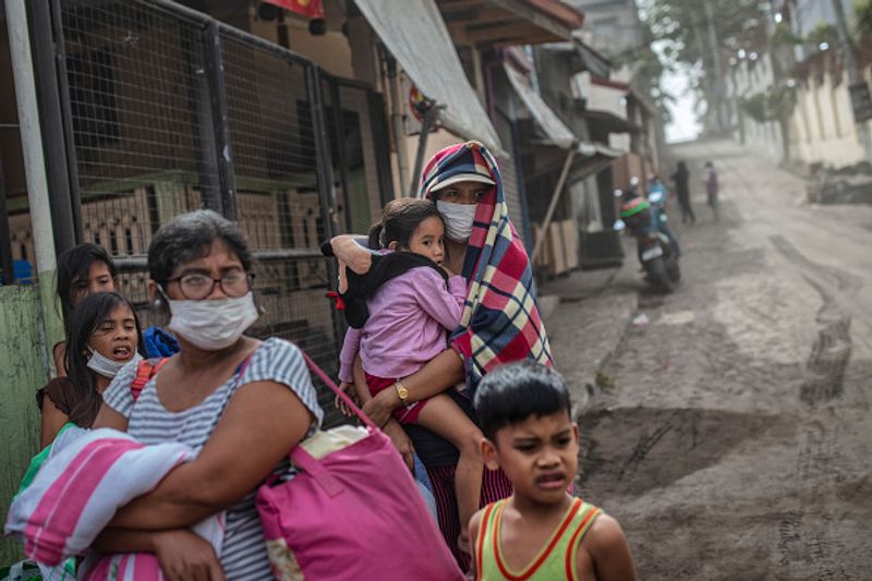 philippines taal vlovano eruptions photo story