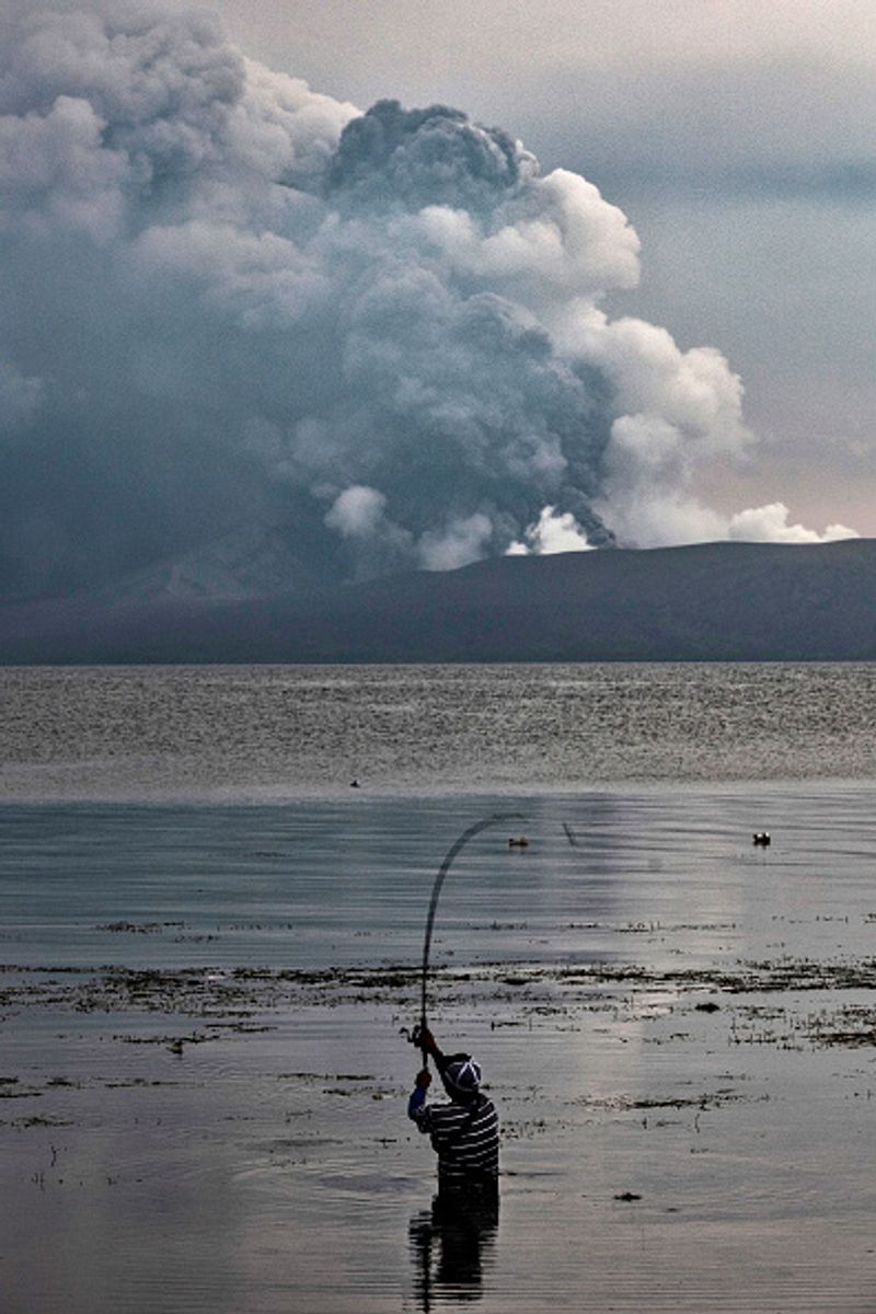 philippines taal vlovano eruptions photo story