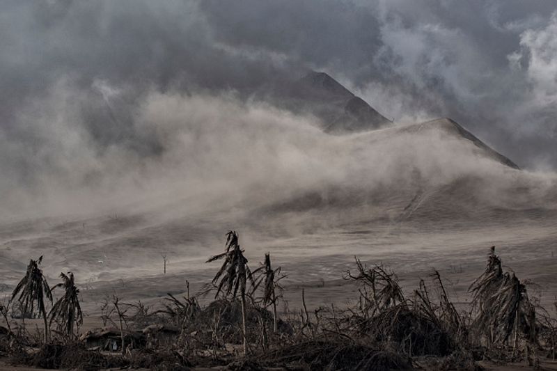 philippines taal vlovano eruptions photo story