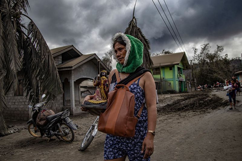 philippines taal vlovano eruptions photo story