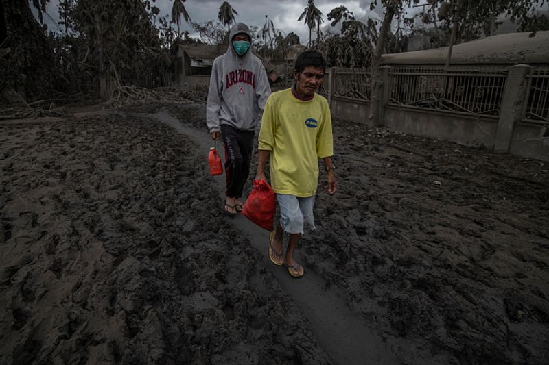 philippines taal vlovano eruptions photo story
