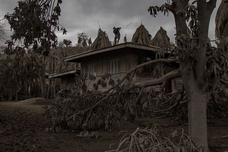 philippines taal vlovano eruptions photo story