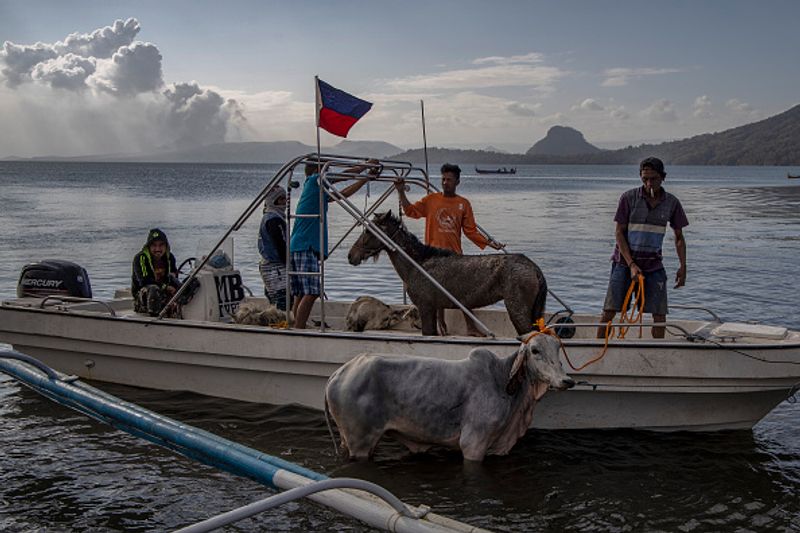 philippines taal vlovano eruptions photo story