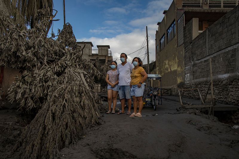 philippines taal vlovano eruptions photo story