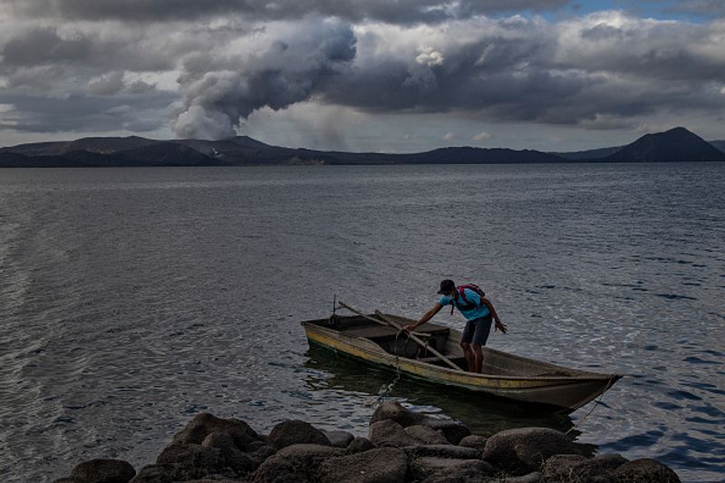 philippines taal vlovano eruptions photo story