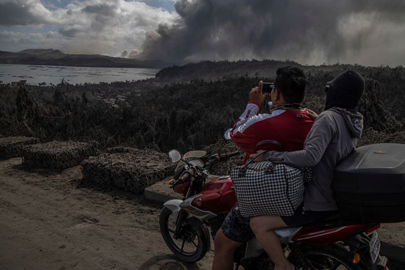 philippines taal vlovano eruptions photo story