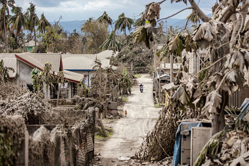 philippines taal vlovano eruptions photo story