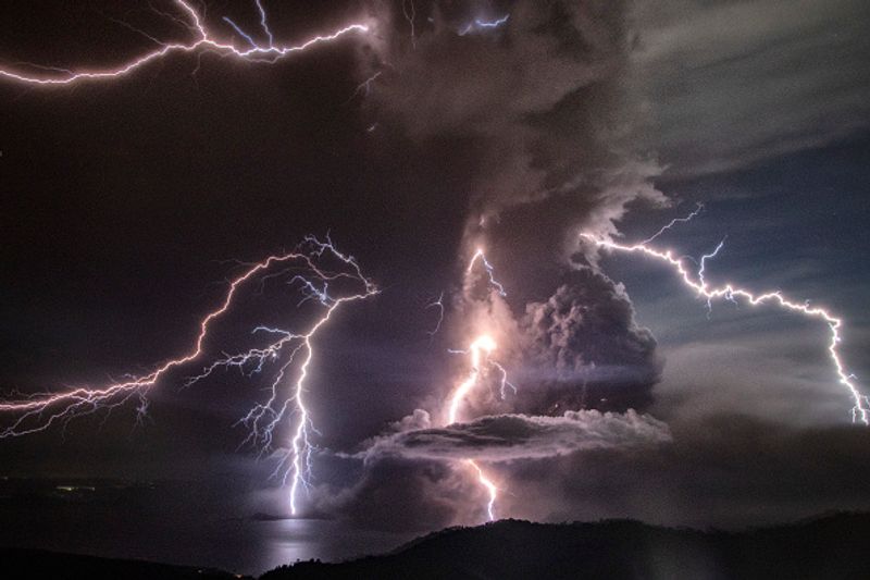 philippines taal vlovano eruptions photo story