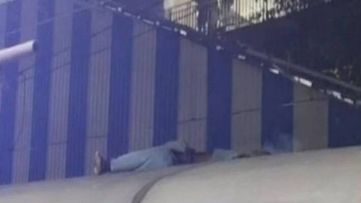 man died after walk on roof of train dies of electrocution in Maharashtra man died after walk on roof of train dies of electrocution in Maharashtra
