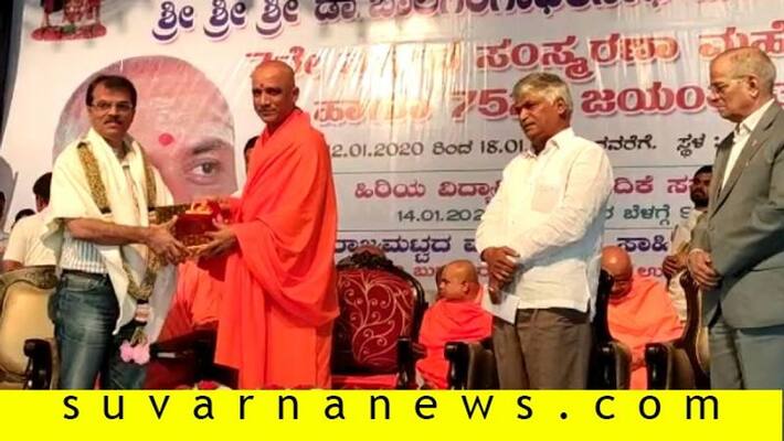 Suvarna News Editor Ravi Hegde participates in programme at Adichunchanagiri mutt Suvarna News Editor Ravi Hegde participates in programme at Adichunchanagiri mutt