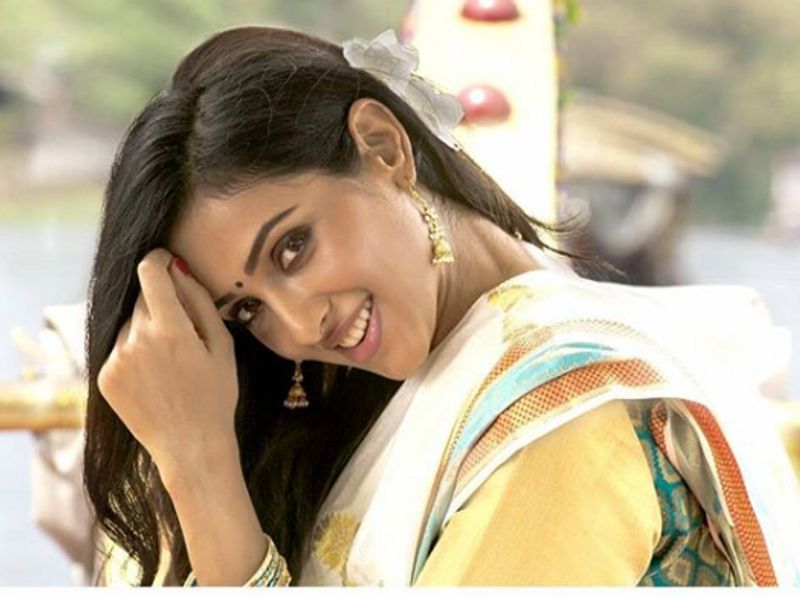actress riya suman latest beautiful photo gallery