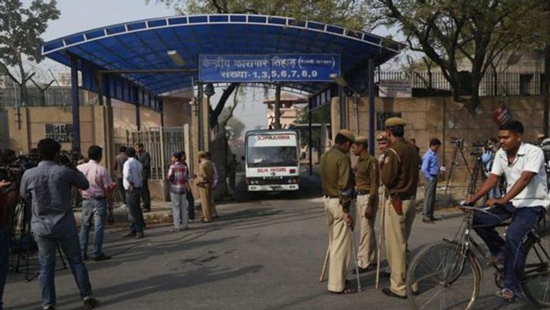 Grandma kept staring at her grandson in jail, who are culprit of nNirbhaya kps