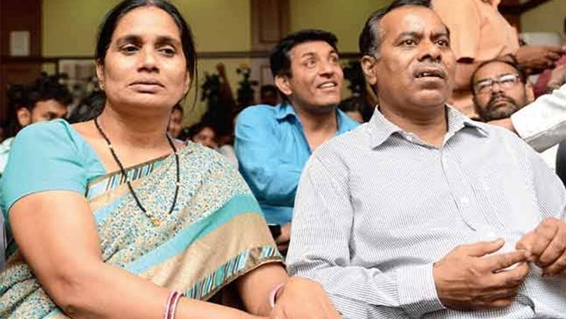 Grandma kept staring at her grandson in jail, who are culprit of nNirbhaya kps