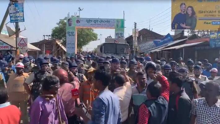 Police block BJP CAA support rally in Nandigram Police block BJP CAA support rally in Nandigram