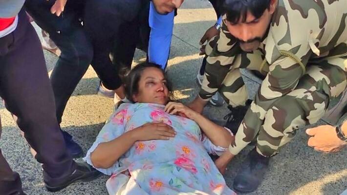 Actor Shabana Azmi Injured In Accident On Mumbai-Pune Expressway Actor Shabana Azmi Injured In Accident On Mumbai-Pune Expressway