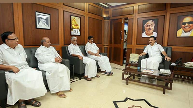 DMK executives to corner Congress phase .. !! Stalin's obsession not to be in lethargic.