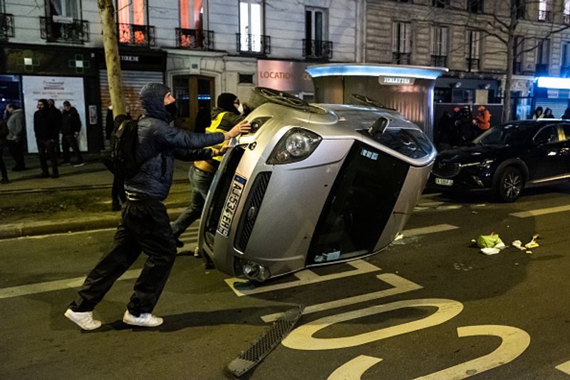 yellow vests protest against emmanuel macron french government