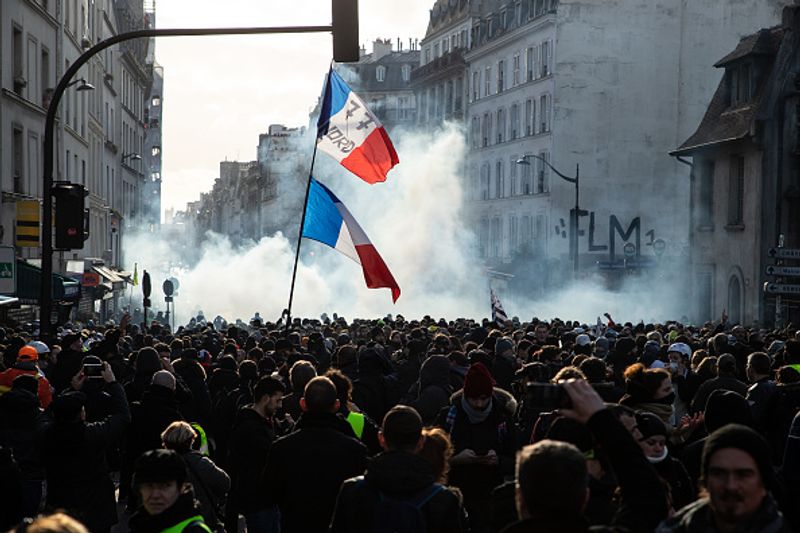 yellow vests protest against emmanuel macron french government