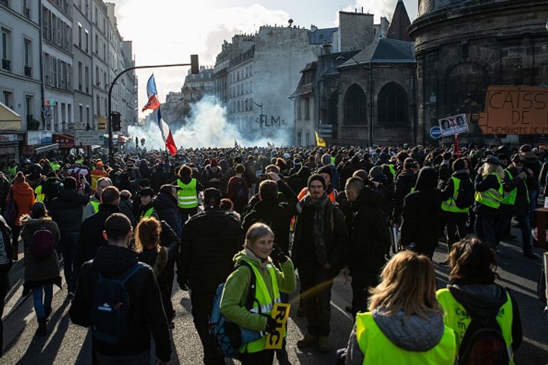 yellow vests protest against emmanuel macron french government