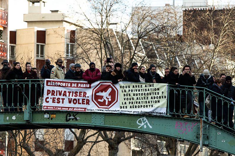 yellow vests protest against emmanuel macron french government