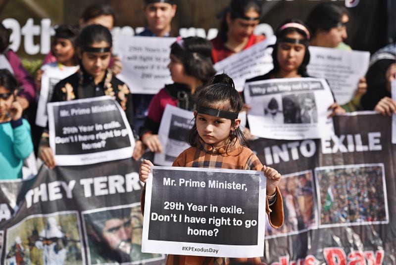 भार्गव ने कश्मीर में अल्पसंख्यकों की स्थिति पर बात रखी। वहीं दूसरे पैनल में सुनंदा समेत 6 लोग थे।