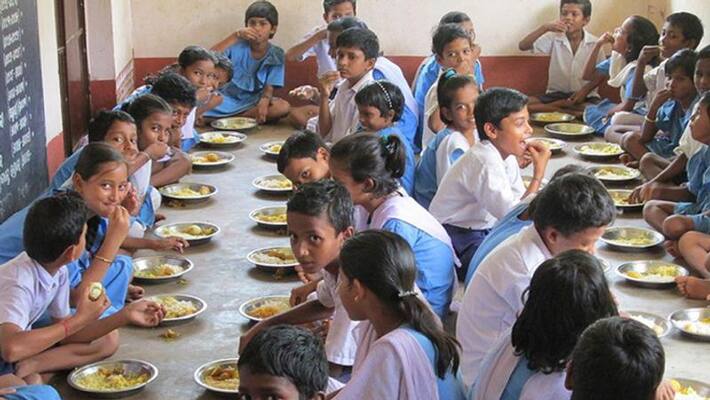 School Students Will Get Mudde And Roti In Mid Day Meal gvd School Students Will Get Mudde And Roti In Mid Day Meal gvd