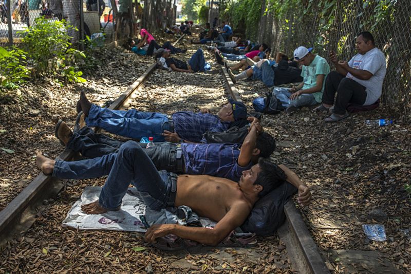 Mexico ready to offer work for refugees after american threat