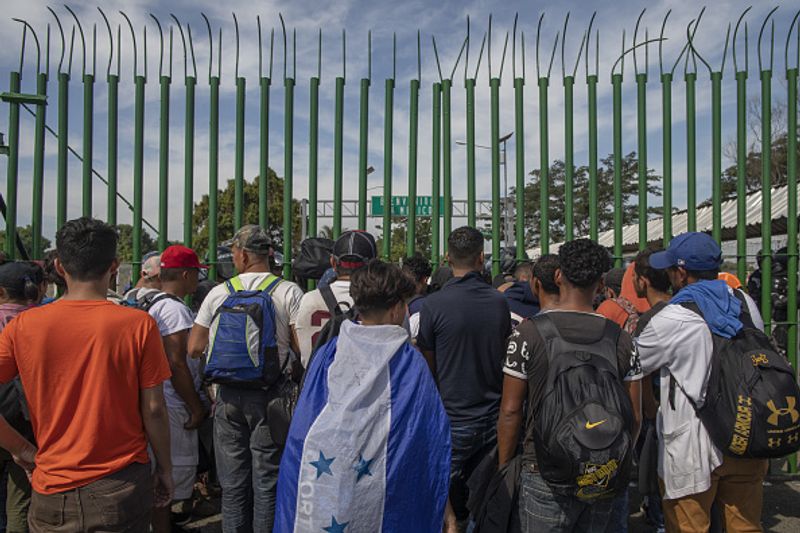 Mexico ready to offer work for refugees after american threat