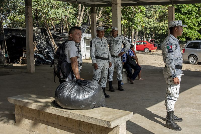 Mexico ready to offer work for refugees after american threat