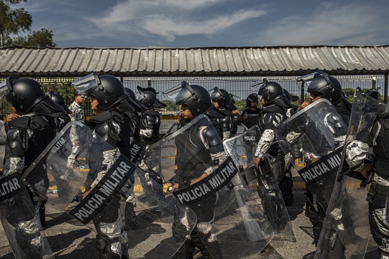 Mexico ready to offer work for refugees after american threat