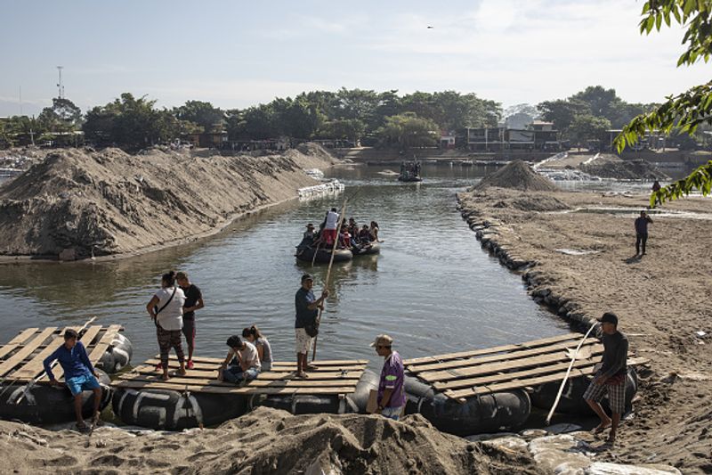 Mexico ready to offer work for refugees after american threat