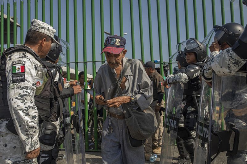 Mexico ready to offer work for refugees after american threat