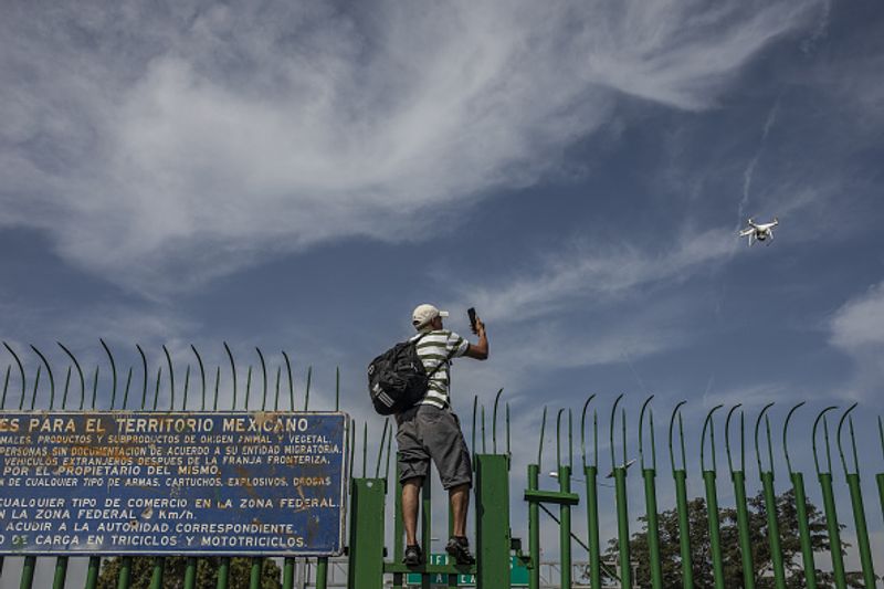 Mexico ready to offer work for refugees after american threat