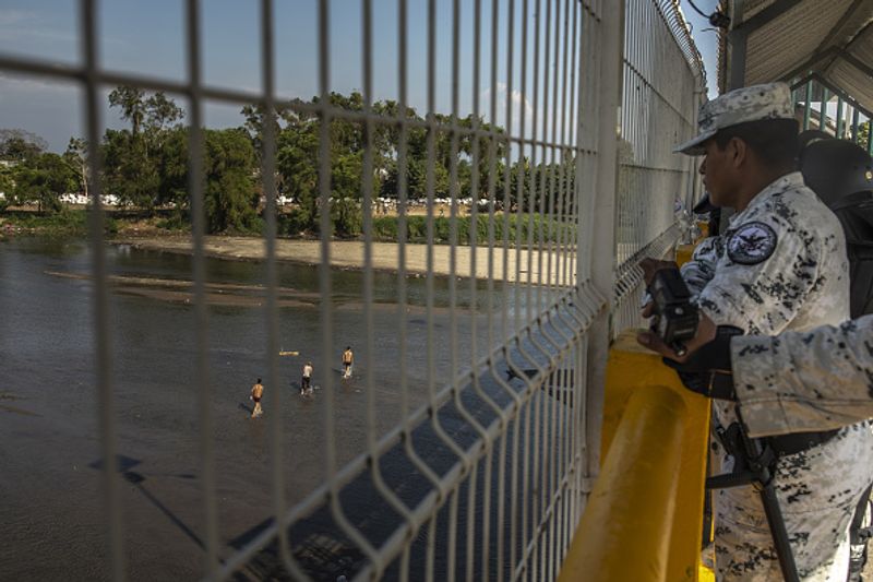 Mexico ready to offer work for refugees after american threat