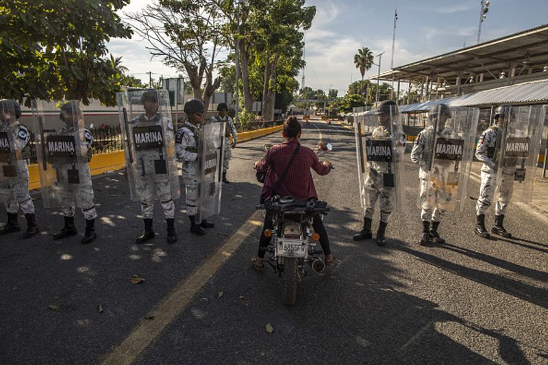 Mexico ready to offer work for refugees after american threat