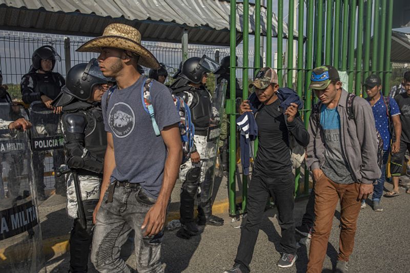 Mexico ready to offer work for refugees after american threat