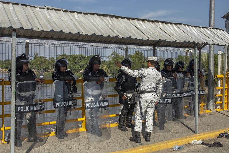 Mexico ready to offer work for refugees after american threat