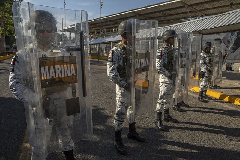 Mexico ready to offer work for refugees after american threat
