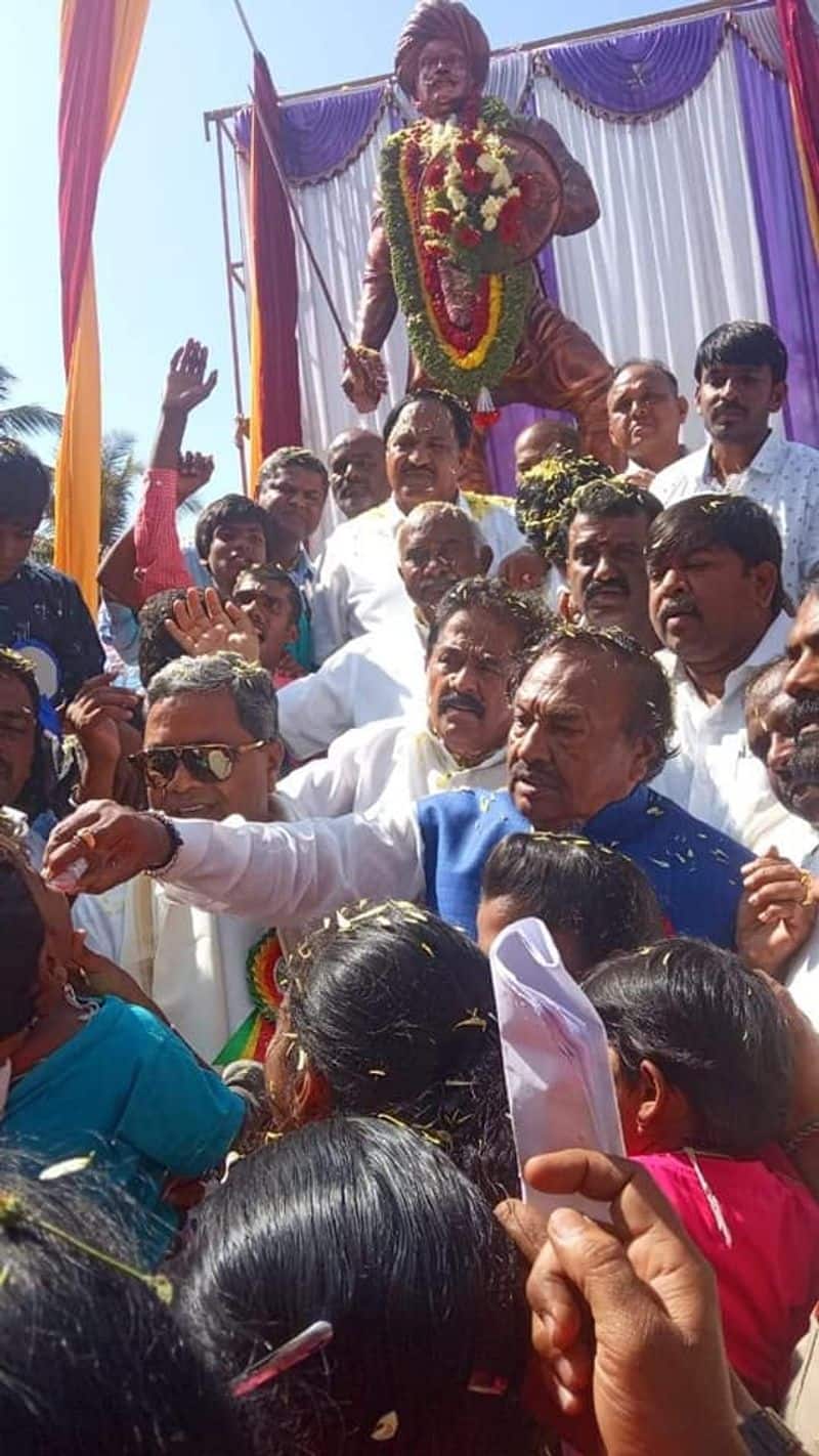 congress leader siddaramaiah and bjp ks eshwarappa and H Vishwanath on One Stage at Mysuru