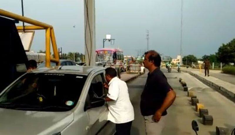 ex mla balabarthi not willing to pay rs 45 for tollgate pass