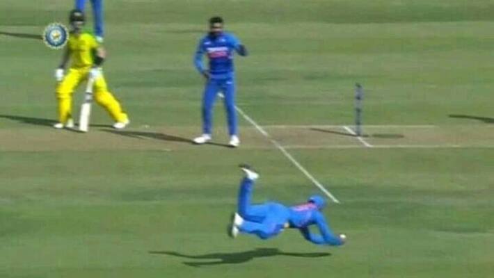 IND vs AUS 3rd ODI: Virat Kohli Takes Stunning Diving Catch To Remove Marnus Labuschagne IND vs AUS 3rd ODI: Virat Kohli Takes Stunning Diving Catch To Remove Marnus Labuschagne