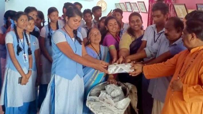 Students deliver food to the inmates of Shanti Bhavan Students deliver food to the inmates of Shanti Bhavan