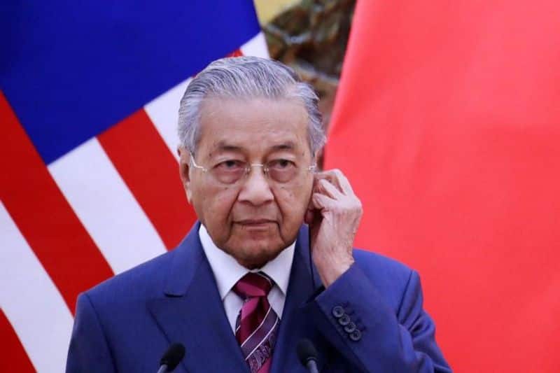 Malaysia slips again on loss of oil: claims of Mahathir's successor, Mahathir withdraws statement