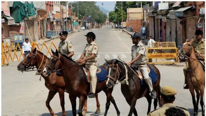 Mumbai Police To Patrol City on horses after 88 years Mumbai Police To Patrol City on horses after 88 years